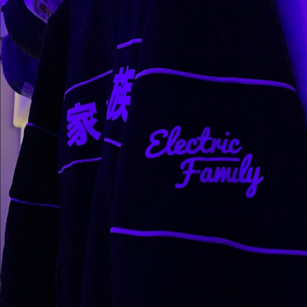 KAZOKU Electric Family pullover - Picture 2 of 4